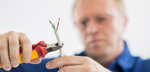 DGUV Vorschrift 3-Check bei Elektro Stier GmbH in Frankfurt